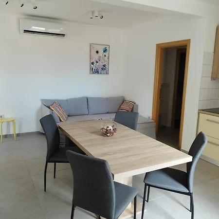 Tonka Apartment *